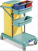 FP3000 Schoonmaakwagen 55x91x107cm 2 x 6l emmer erkwagen "GREEN O" met:
Basis met wielen ø95 en blauw etiket
Stijl, Rilsan
Zakkenhouder 120Lt, PVC
Steelhouder
2 Bakjes voor emmers 6Lt
Emmer 6Lt, blauw
Emmer 6Lt, rood
rtikelcode voor deksel: FPs07032

Multifunctionele werkwagen, modulair en roestvrij, fraai van ontwerp en kleur, aanbevolen voor het wegnemen van vuilnis en het transport van producten en schoonmaakmateriaal.
De stalen structuur heeft een Rilsan behandeling. De plooibare zakkenhouder van 120Lt en de wielen met een diameter van 95mm, kunnen respectievelijk worden vervangen door een zakkenhouder van 2x70Lt, voor het scheiden van afval, en door wielen van diameter 125mm voor moeilijk berijdbare ondergronden.
De plastiek basis laat de steun en het vervoer van de materialen toe, om het morsen van vloeistoffen op de bodem te vermijden.
Op de korte kant van de basis is het mogelijk om gepersonaliseerde plaatjes te bevestigen.
De antislip teelhouder vermijdt het gebruik van een borstelsteun en verkleint daardoor de totale breedte van de werkwagen met 13 cm.
De basis is op aanvraag te verkrijgen zonder stootranden waardoor de breedte en de lengte van de werkwagen met 10 cm wordt gereduceerd.
Twee plastiek bakjes van 28x43 cm zorgen voor het transport van 2 emmers van 6L en andere toebehoren zoals: plastiek zakken , producten enz… Verschillende soorten deksels, planningshouders enz… maken deze werkwagen echt professioneel.
Deze werkwagen wordt gemonteerd in een tijdspanne van maximum 1 minuut. fp3000